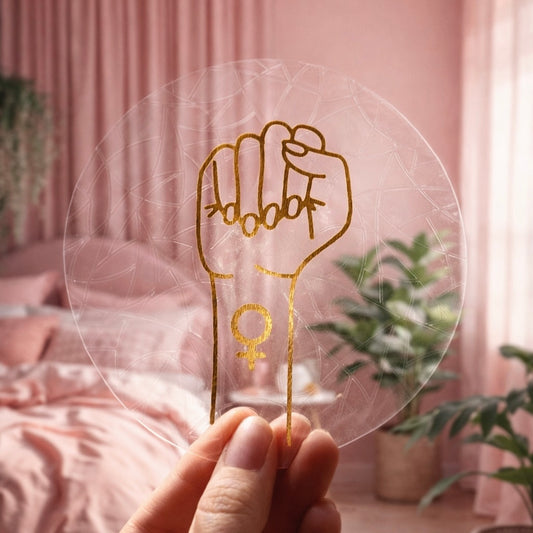 Poing levé feministe 🌈 Suncatcher Sticker 🌈 Autocollant Magique Attrape-Soleil